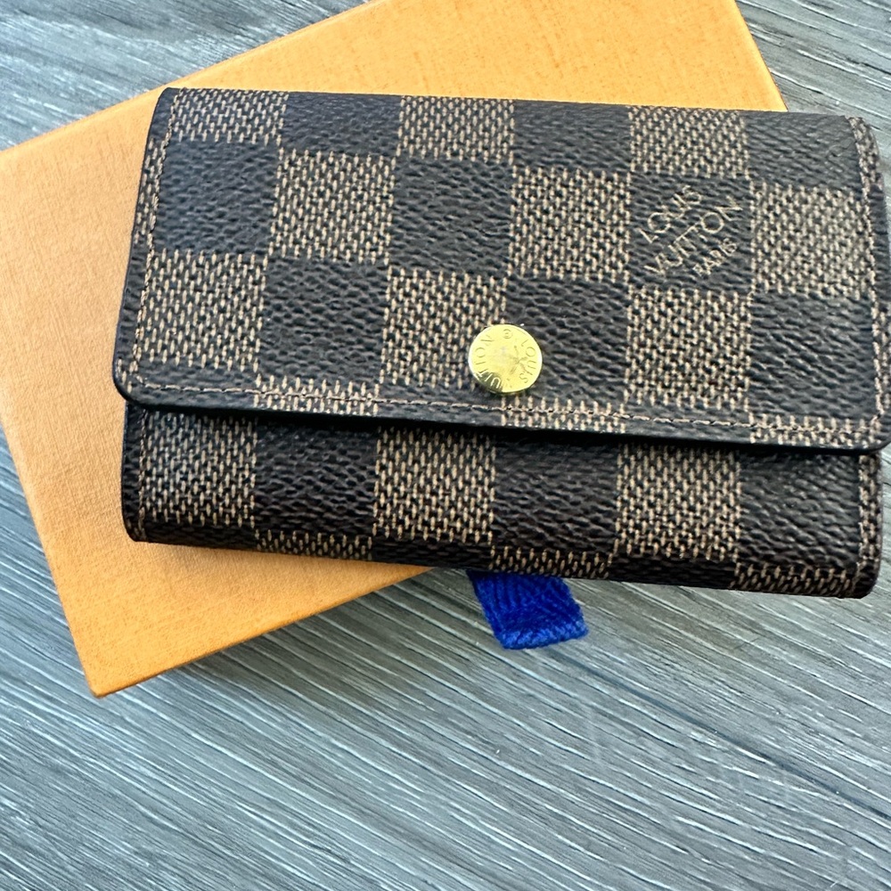 AUTHENTIC LOUIS VUITTON SIX RING KEY HOLDER 🇫🇷🤎🖤(EXCELLENT CONDITION)